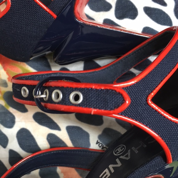 Chanel 38 Red Patent Leather & Black Fabric 7.5 - Picture 15 of 16